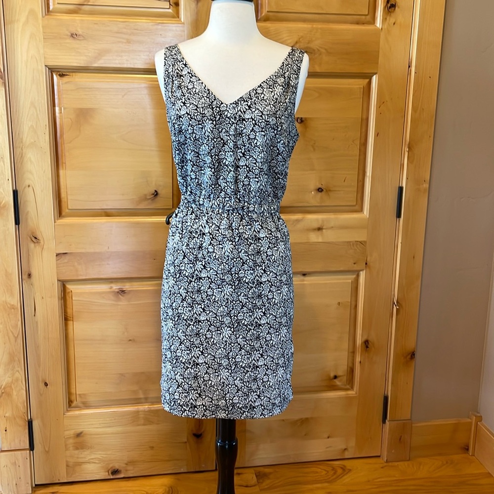 Loft Floral Pattern Shift Dress - image 1